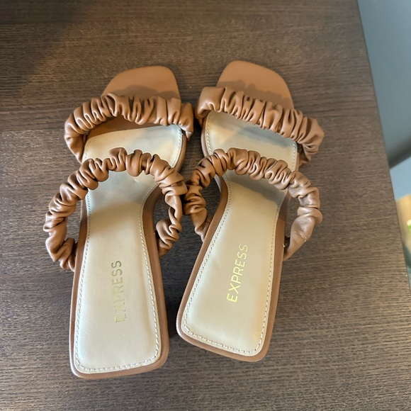 Express Women's Block Heeled Sandals, Size 7.5, Tan - Picture 5 of 6